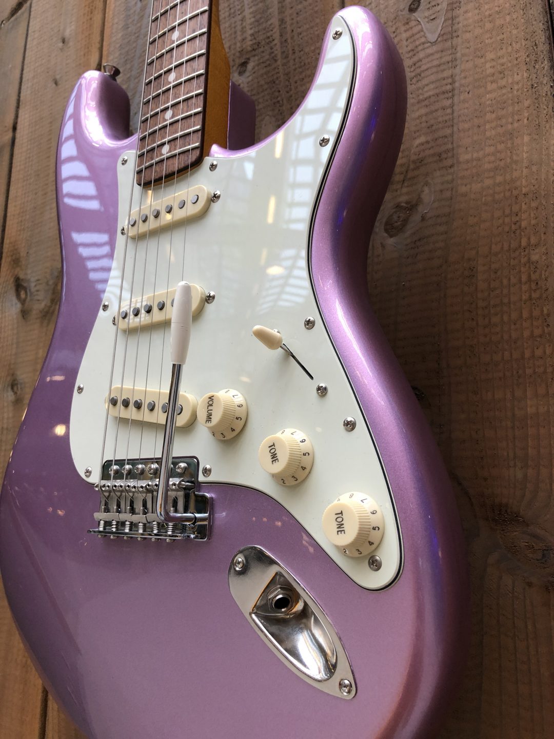 Squier Classic Vibe Stratocaster ’60s Burgundy Mist Rentocaster Squier Classic Vibe Stratocaster ’60s Burgundy Mist Rentocaster